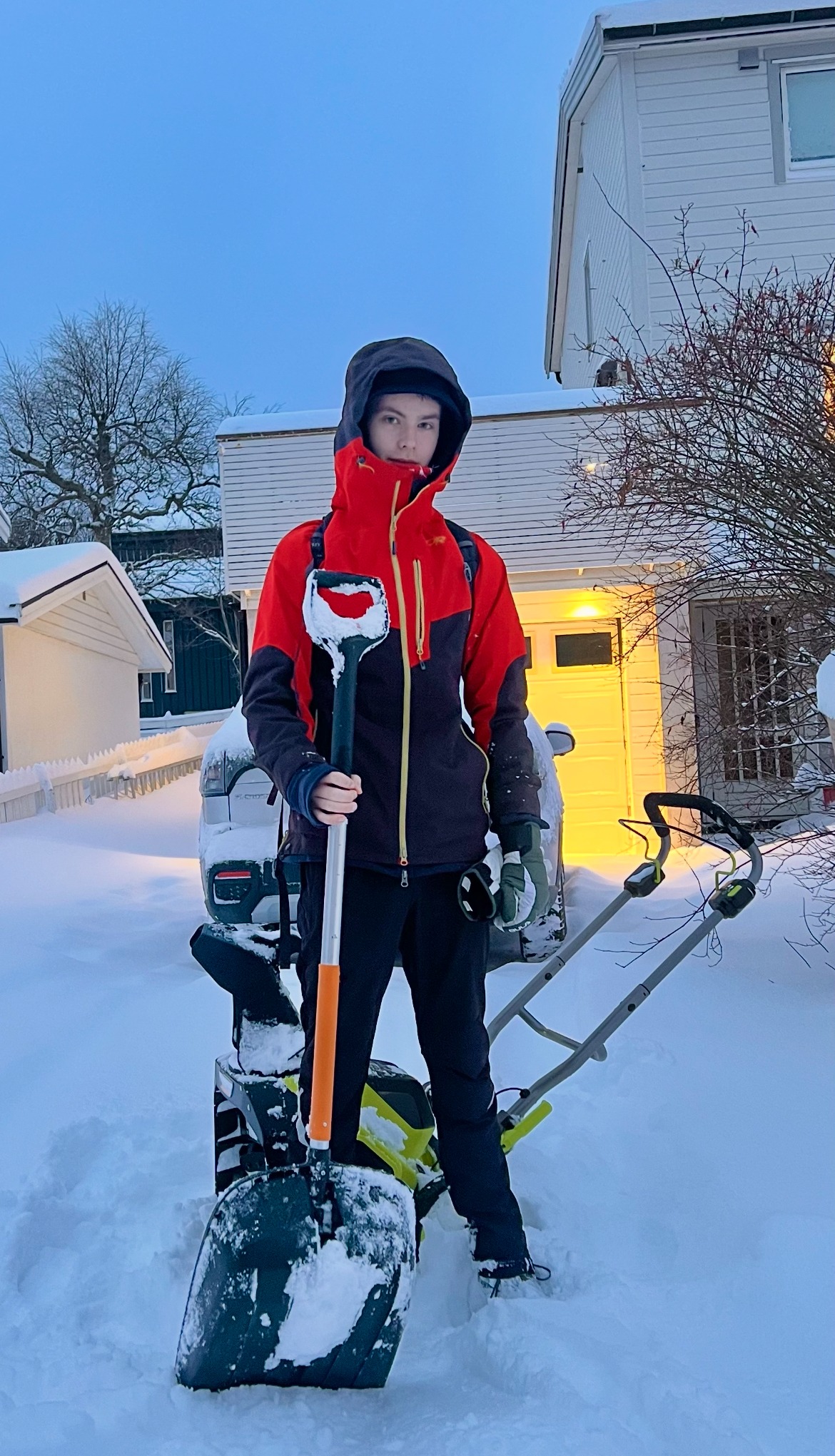 Olai med snøfreser under snømåking i Tromsø